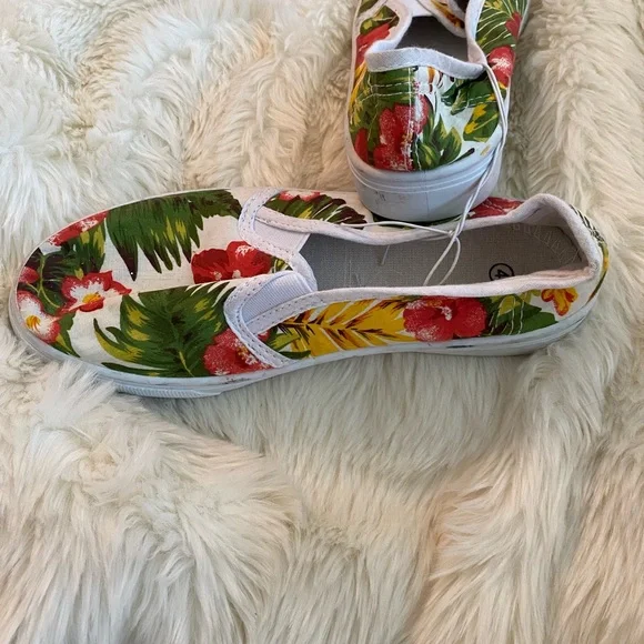 Floral slip on shoes - Picture 3 of 4